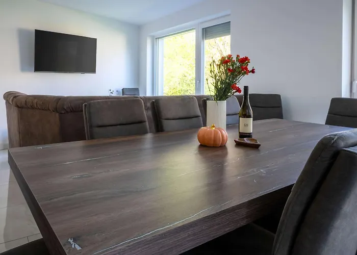 Jacobs Legacy - 4 Bedroom House, Free Parking, Near City Center